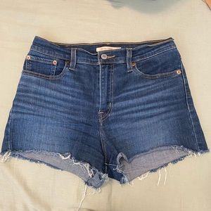 High waisted Levis denim shorts size 28